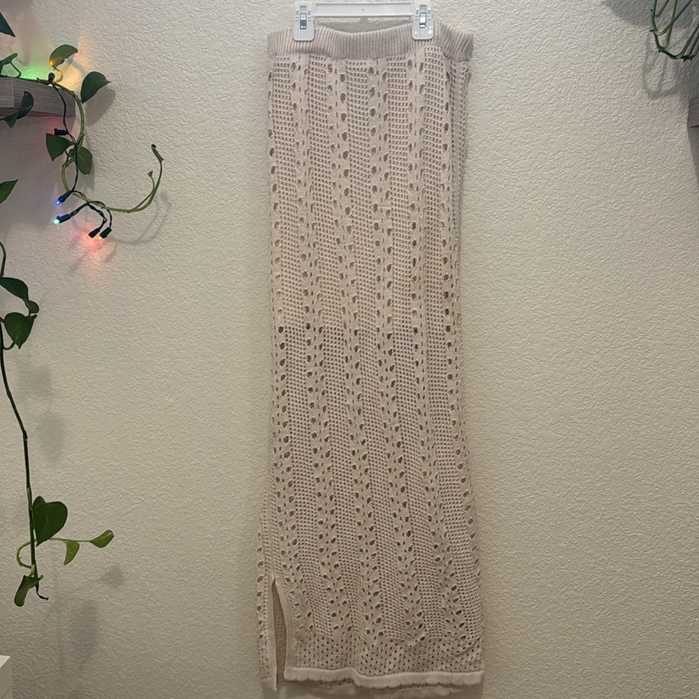 Olive + Oak Beige Knit Crochet Midi Skirt Talla M
